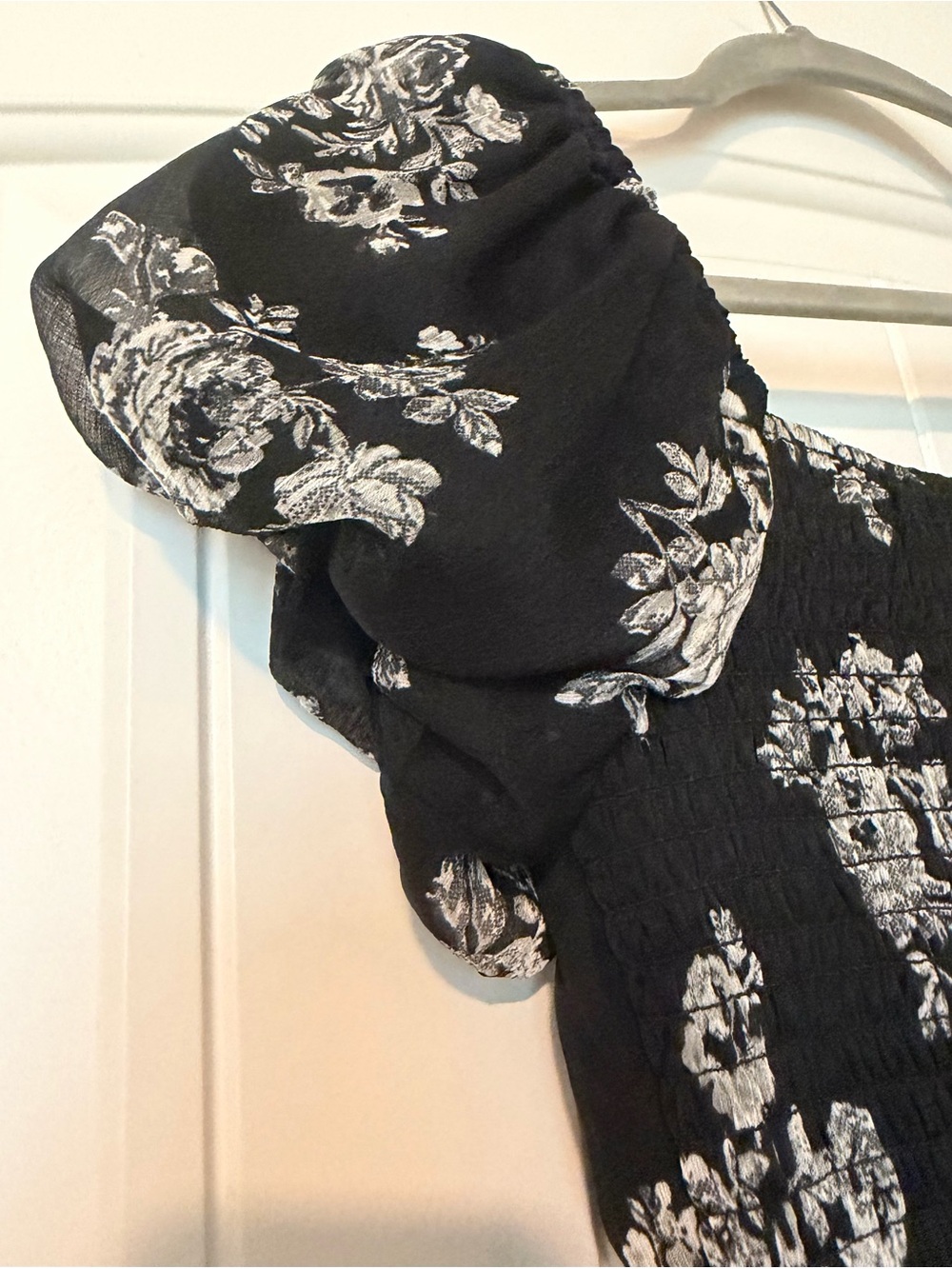 Black Floral Puff Sleeve Romper - Picture 5 of 5